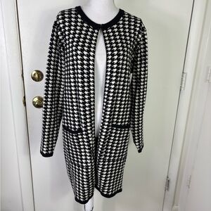 Romainia women Sz 1X Long open Houndstooth Cardigan sweater pockets black white